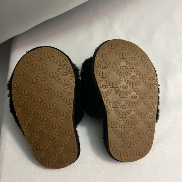 UGG  Toddler slippers size 6 - Picture 3 of 3